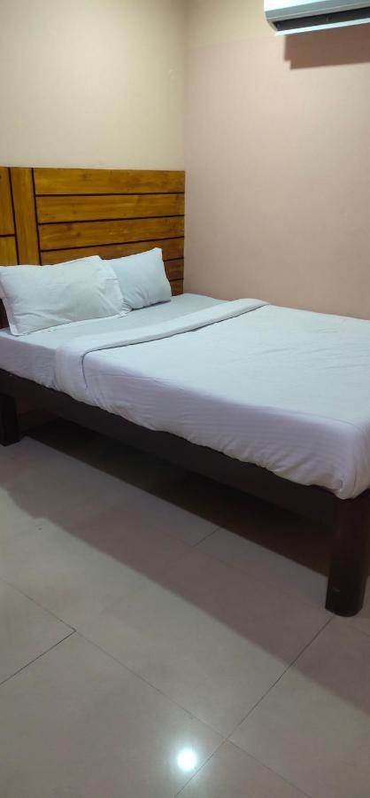 J J Residency Hotel Pondicherry Exterior foto