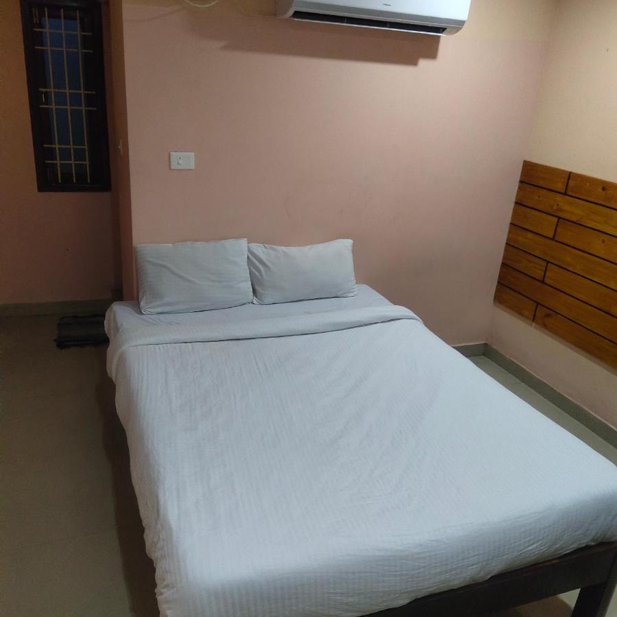 J J Residency Hotel Pondicherry Exterior foto